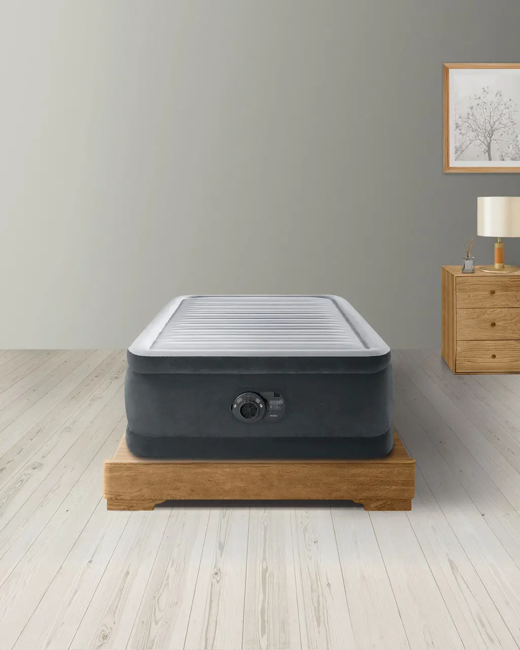 Intex Dura-Beam Deluxe Comfort-Plush Air Mattress 18" Twin With Built-In Electric Pump 1