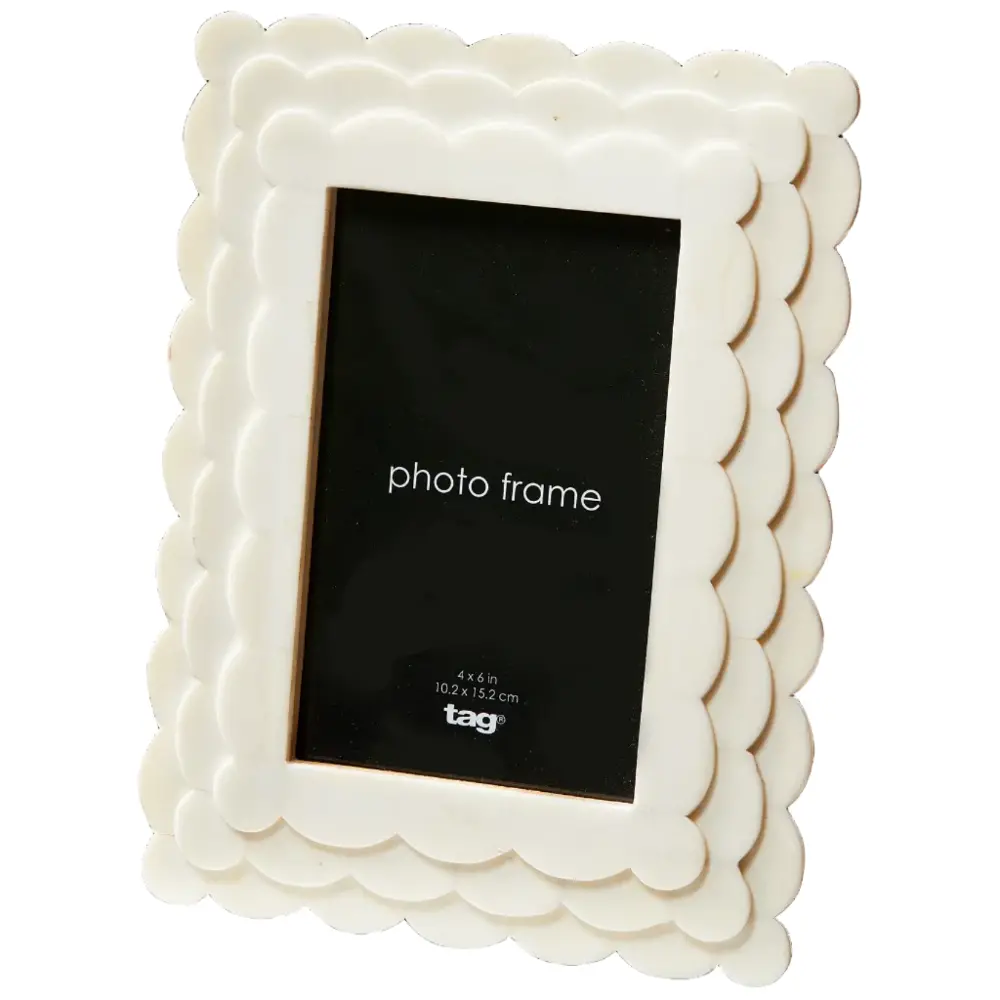 Tag Scalloped White Resin Photo Frames 1